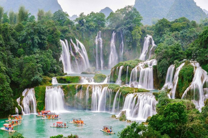 Admire the beauty of Ban Gioc waterfall in Cao Bang